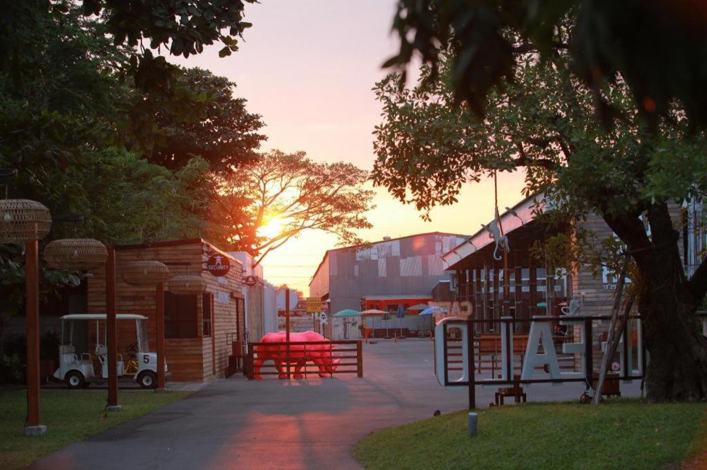 The Buffalo Amphawa Samut Songkhram Екстер'єр фото